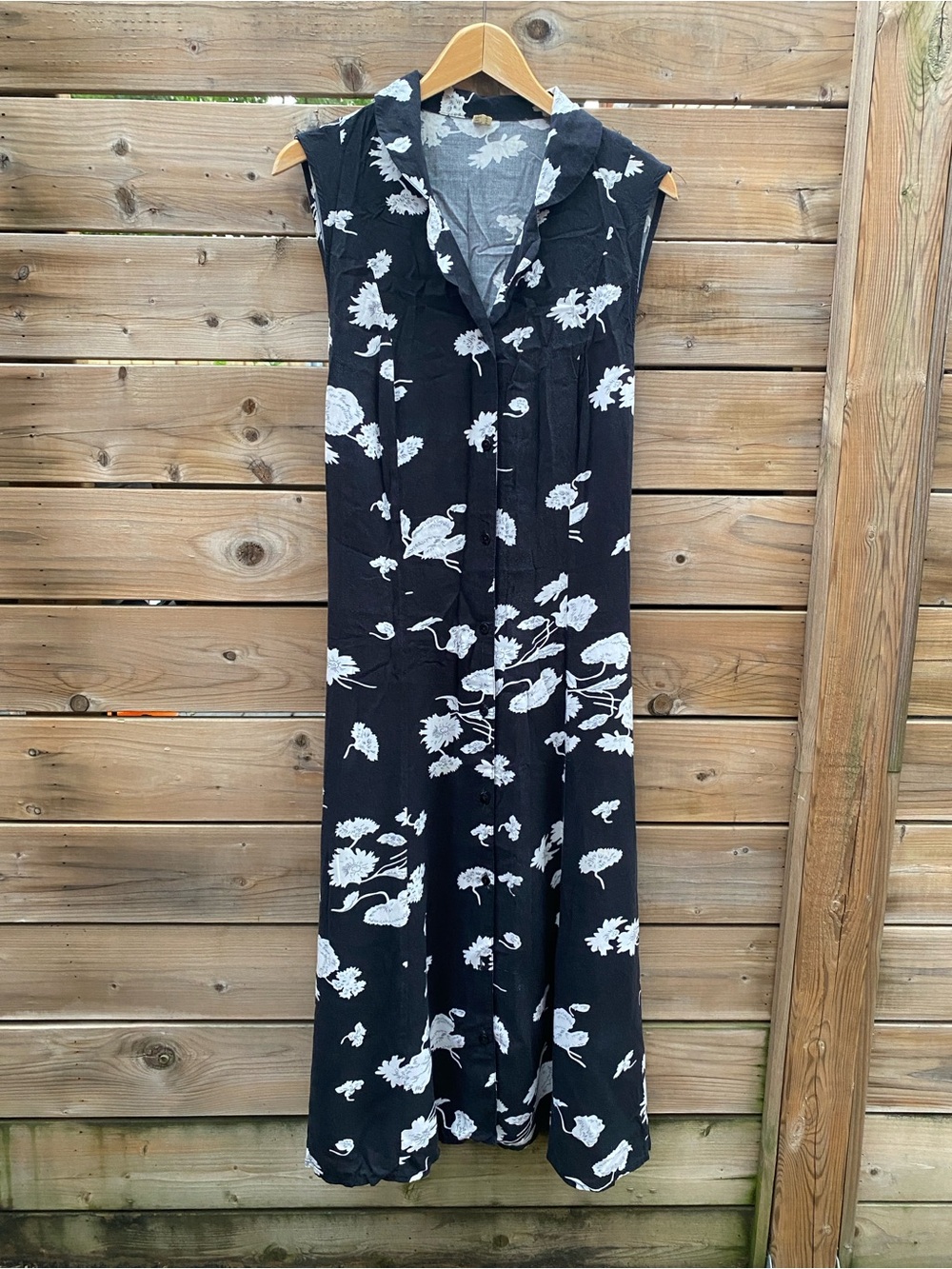 Vintage 90s black & white floral button-up sleeveless maxi dress